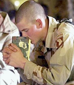 soldier-pray